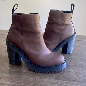 Doc martens ORIGINAL boots chunky heel. Leather.